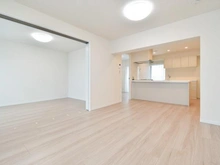 【千葉県/千葉市美浜区高浜】稲毛高浜南団地 8号棟 リビング・ダイニング：（左）洋室