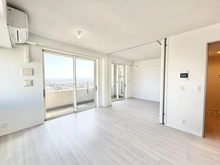 【千葉県/千葉市中央区長洲】プレミスト本千葉ステーションフロント LDK：(右奥)洋室