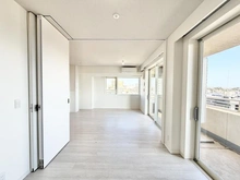 【千葉県/千葉市中央区長洲】プレミスト本千葉ステーションフロント 洋室：(奥)LD