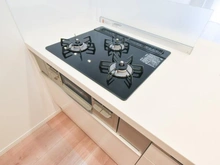 【千葉県/千葉市美浜区稲毛海岸】稲毛サンハイツ キッチン：三口コンロ