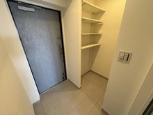 【千葉県/千葉市稲毛区小仲台】アイ・プレイス稲毛 3棟 玄関