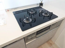 【千葉県/千葉市美浜区稲毛海岸】稲毛東映マンション B棟 キッチン：三口コンロ