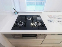 【千葉県/船橋市南三咲】いづみハイツ滝不動 5号棟 キッチン：三口コンロ