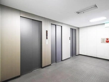 【千葉県/千葉市美浜区稲毛海岸】稲毛東映マンション B棟 共用部：エレベーターホール