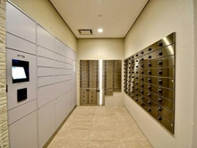 【千葉県/千葉市美浜区真砂】ミハマシティ検見川浜 I街区 C棟 メールBOX・宅配BOX：写真右側：メールBOX