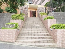 【千葉県/千葉市若葉区東寺山町】ロータリーパレス千葉パークサイドヒルズ アプローチ