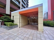 【千葉県/千葉市美浜区高洲】ベイマークスクエアプラザコート アプローチ