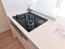 【千葉県/千葉市稲毛区柏台】稲毛ファミールハイツ 1号棟 キッチン：三ツ口コンロ