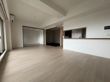 【千葉県/千葉市美浜区打瀬】パティオス・グランアクシブ 1番館 リビング・ダイニング：(奥)洋室