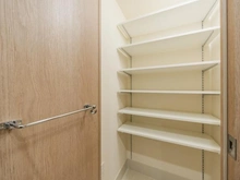 【埼玉県/所沢市寿町】プラウド所沢寿町 玄関：シューズインクローゼット