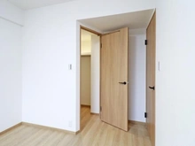 【埼玉県/さいたま市大宮区寿能町】ローヤルシティ大宮公園 収納：※約6.3帖の洋室
　ウォークインクローゼット