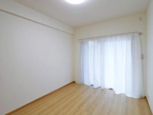 【埼玉県/さいたま市大宮区寿能町】ローヤルシティ大宮公園 洋室：※リビング横