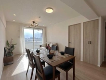 【埼玉県/朝霞市泉水】ライオンズヒルズ朝霞台 リビング・ダイニング：※家具・調度品等は本体価格に含まれません。