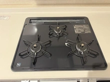 【埼玉県/狭山市新狭山】新狭山住宅 B棟 キッチン：三口コンロ