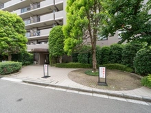 【埼玉県/所沢市弥生町】ライオンズガーデン新所沢 アプローチ