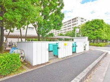 【埼玉県/志木市館】志木ニュータウン東の森壱番街 九号棟 敷地内：ごみ置き場