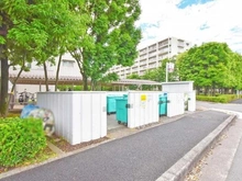 【埼玉県/志木市館】志木ニュータウン東の森壱番街 九号棟 敷地内：ごみ置き場