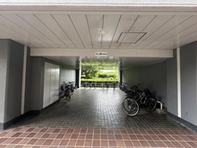 【埼玉県/入間市豊岡】入間豊岡住宅2号棟 駐輪場