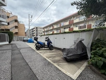【東京都/練馬区豊玉南】メゾンドール野方 敷地内：バイク置き場