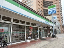 【埼玉県/所沢市小手指町】ヴィルセゾン小手指 A棟 ファミリーマート　小手指店（現地より約396m）：