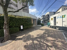 【埼玉県/所沢市小手指町】ヴィルヌーブ小手指 アプローチ