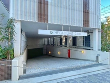 【埼玉県/所沢市東町】ブランズタワー所沢 駐車場：駐車場アプローチ