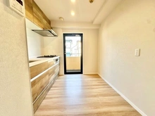 【埼玉県/所沢市小手指台】ライオンズマンション西所沢 キッチン：窓付きのため明るいキッチンです