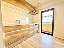 【埼玉県/所沢市小手指台】ライオンズマンション西所沢 キッチン：バルコニー直結のため換気がしやすいです