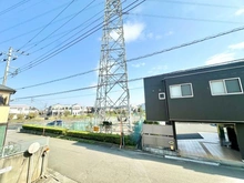 【埼玉県/所沢市小手指台】ライオンズマンション西所沢 眺望：前方が道路のため光が差し込みます