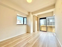 【埼玉県/所沢市小手指台】ライオンズマンション西所沢 洋室：約6帖のリビング横