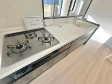 【東京都/立川市錦町】マイキャッスル立川エクセレントステージ キッチン：三口コンロ