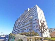 【埼玉県/入間市春日町】入間ビレッジ 8号棟 外観