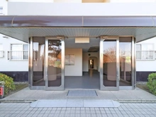 【埼玉県/入間市春日町】入間ビレッジ 8号棟 アプローチ