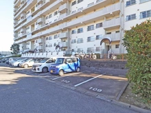 【埼玉県/入間市春日町】入間ビレッジ 8号棟 駐車場