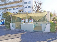 【埼玉県/入間市春日町】入間ビレッジ 8号棟 共用部：ゴミ置き場