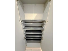 【東京都/東久留米市柳窪】ロイヤルステージ小平 玄関：収納