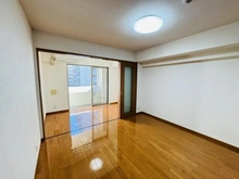 【埼玉県/志木市本町】アリュージュ志木本町 ダイニング：奥：洋室