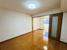 【埼玉県/志木市本町】アリュージュ志木本町 ダイニング：奥：洋室