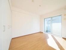 【東京都/世田谷区深沢】深沢パーク・ホームズ 南向き6帖の居室※フローリング、壁紙新規交換(2025年12月)