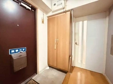 【大阪府/大阪市西区立売堀】阿波座セントラルハイツ 玄関です。靴箱ございます。