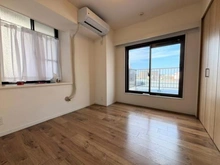 【東京都/大田区南六郷】藤和シティコープ南六郷 居室　約4.9帖(ルーフバルコニーからの採光)