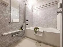 【大阪府/吹田市青葉丘南】ヴェリテ千里青葉丘 大理石柄の浴室で浴室乾燥機、ミストサウナで温かく上質なくつろぎ時間を味わっていただけます