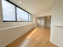 【大阪府/豊中市新千里南町】ルミナス桃山台 横長のワイドサッシを採用しており、開放感を演出しております！