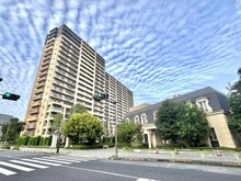 【東京都/北区豊島】ヴェレーナ王子 外観：総戸数351戸のビッグコミュニティ　右手側の別館は充実の共用施設棟となっております