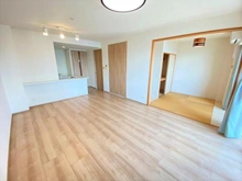 【兵庫県/神戸市中央区東川崎町】クレヴィアタワー神戸ハーバーランド 約15.4帖のLDKのリビング・ダイニング部分には床暖房がございます。