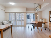 【東京都/板橋区熊野町】ブリリア大山ザレジデンス リビングダイニング　開口部の多い横長タイプで家具配置が容易です。