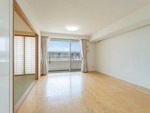 【神奈川県/平塚市袖ケ浜】湘南袖ケ浜レジデンスB棟 【リビング・ダイニング】約１７．２帖の広々ＬＤＫ