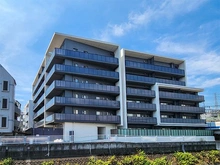 【神奈川県/横浜市港北区日吉】Brillia日吉三丁目 外観：２駅４路線利用可能な交通アクセス：東急東横線「日吉」駅徒歩８分、「元住吉」駅へ徒歩１２分