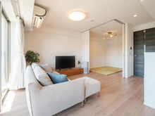 【東京都/世田谷区給田】ブリリア仙川ザレジデンス 【リビングダイニング・約12.1帖】足元には空気を汚さず室内を暖める床暖房