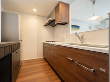 【東京都/豊島区高田】ブリリアシティ西早稲田 キッチンのレンジフードは新築オプションです。